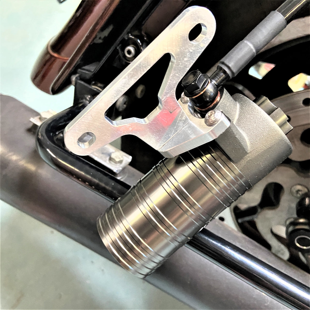 GeezerEngineering Nitrogen Shocks with offset Reservoirs for Harley